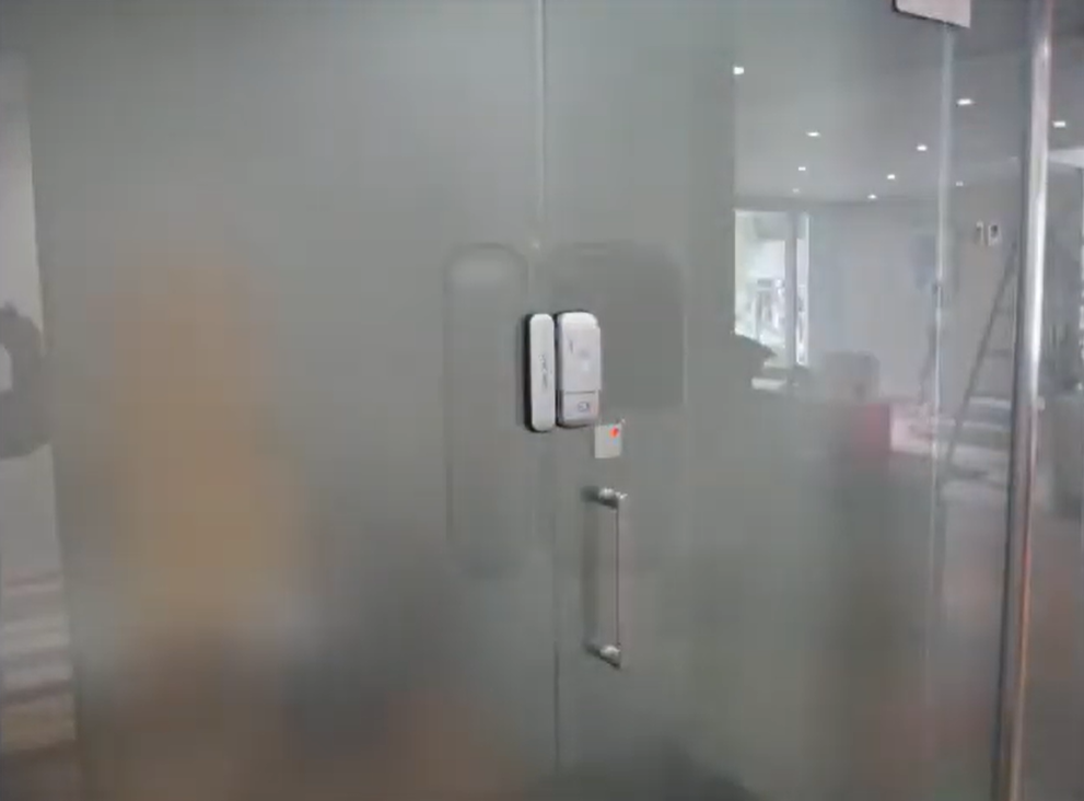 ID-302 유리문 디지털도어락 실외측 카드 인증부 설치 사례 / ID-302 glass door lock exterior access side installation