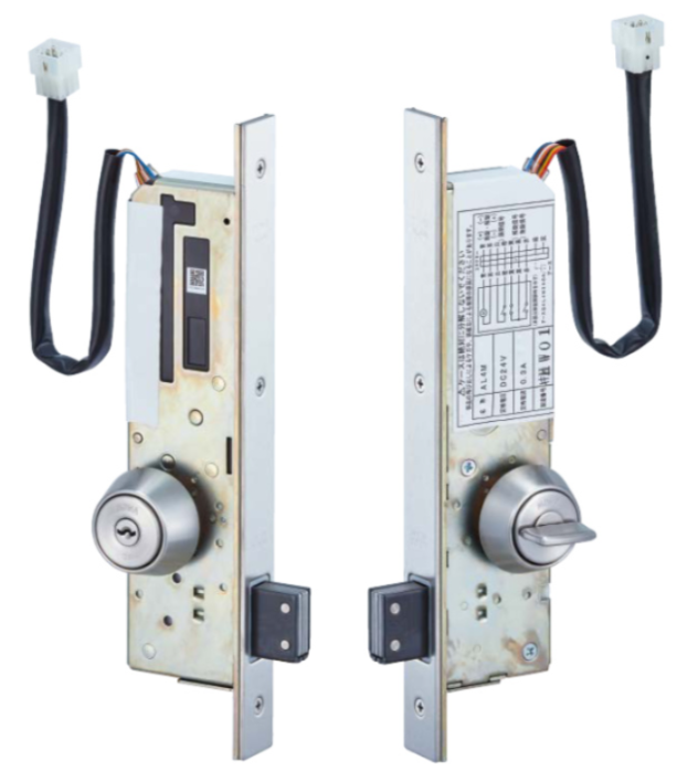 Electric lock installed on a door frame as part of an access control system 출입통제 시스템과 연동되어 문틀에 설치되는 전기정 장치