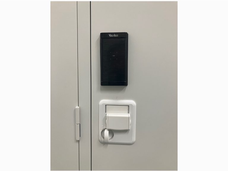 LC-902 디지털락 적용 사례 - 공장 직원용 스틸 로커 전체 설치 이미지