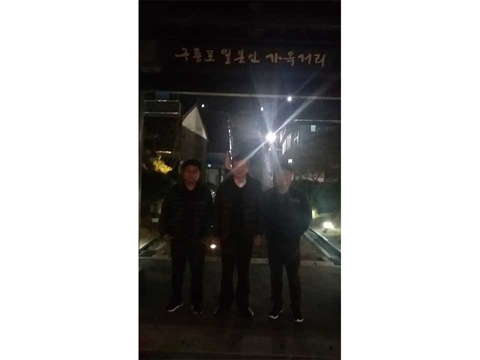 공동개발 논의 중인 양사 관계자들