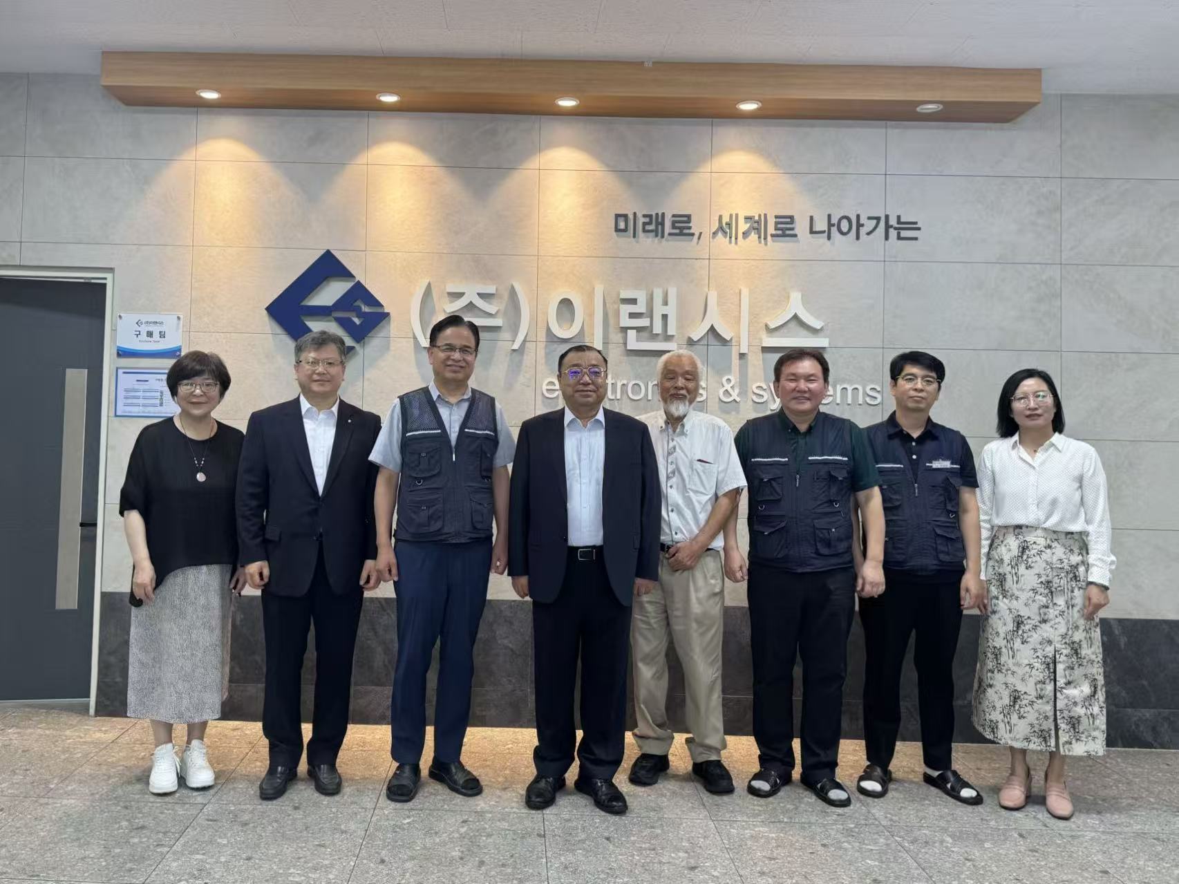 A delegation from the China National Hardware Association and JK Corporation visited the Elensys Headquarter in Incheon, Korea