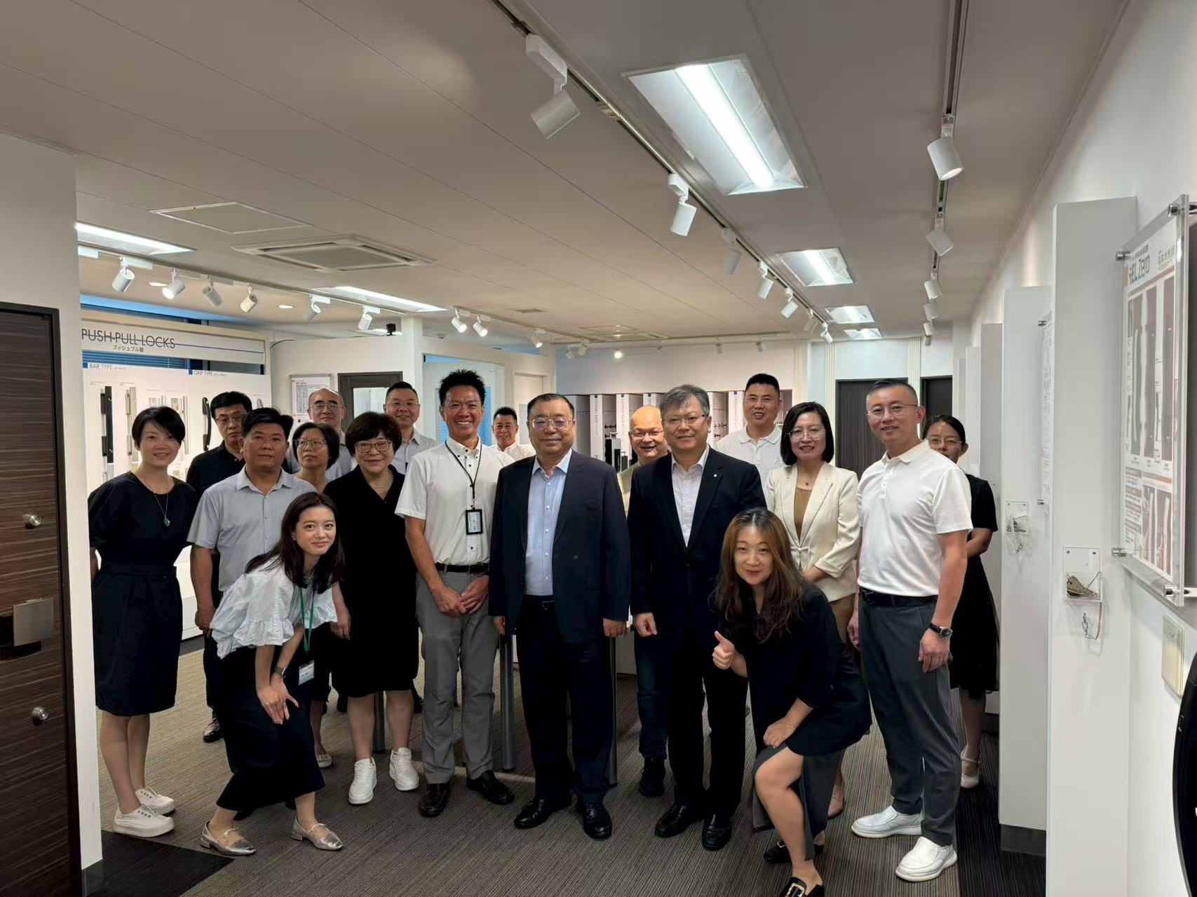A delegation from the China National Hardware Association and JK Corporation visited the Miwa Lock Headquarter in Tokyo, Japan