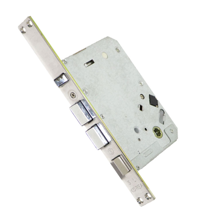 Auto-latch mortise structure where deadbolt release triggers latchbolt retraction 오토래치 모티스에서 데드볼트 해정 시 래치볼트가 함께 자동 해정되는 연동 구조 이미지