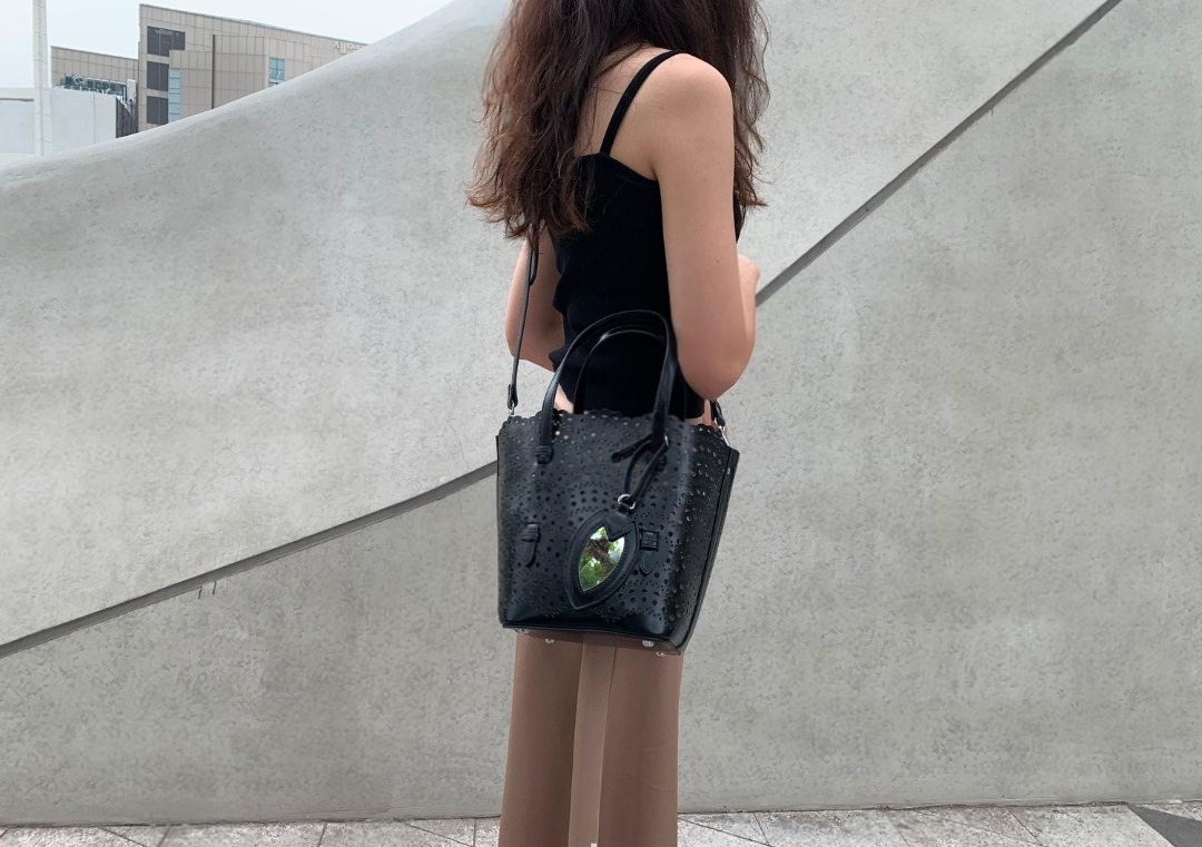 [씨엔엘]레이스 펀칭 토트백