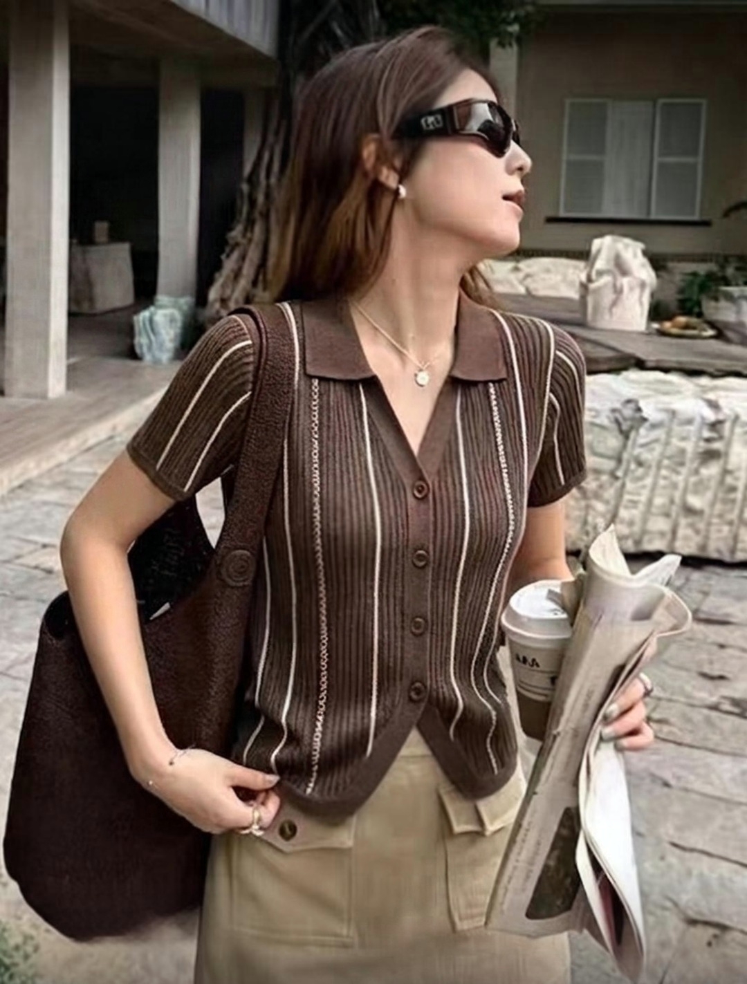 [씨엔엘]세로줄 카라 브이넥 니트