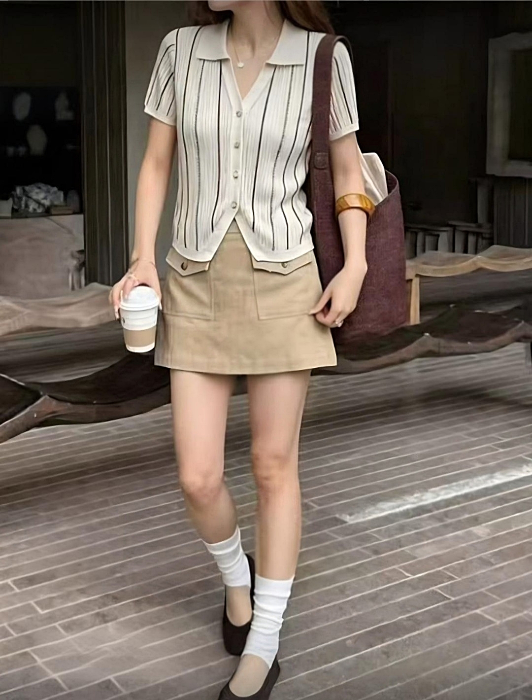 [씨엔엘]세로줄 카라 브이넥 니트