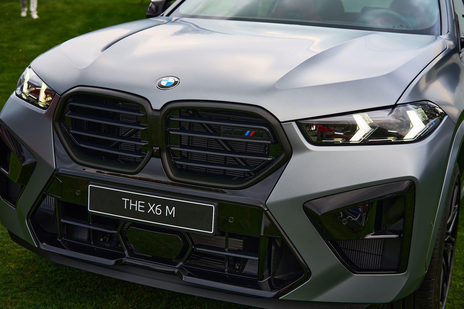 Frozen Pure Grey의 2024 BMW X6 M Competition, Amelia에 등장 BMW의 모든 뉴스를 제공합니다