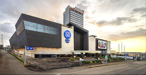 J-TOWER 인근 SM J Mall 외관