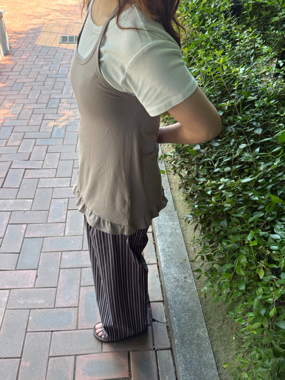 [2nd] frill hem halter top (mocha)