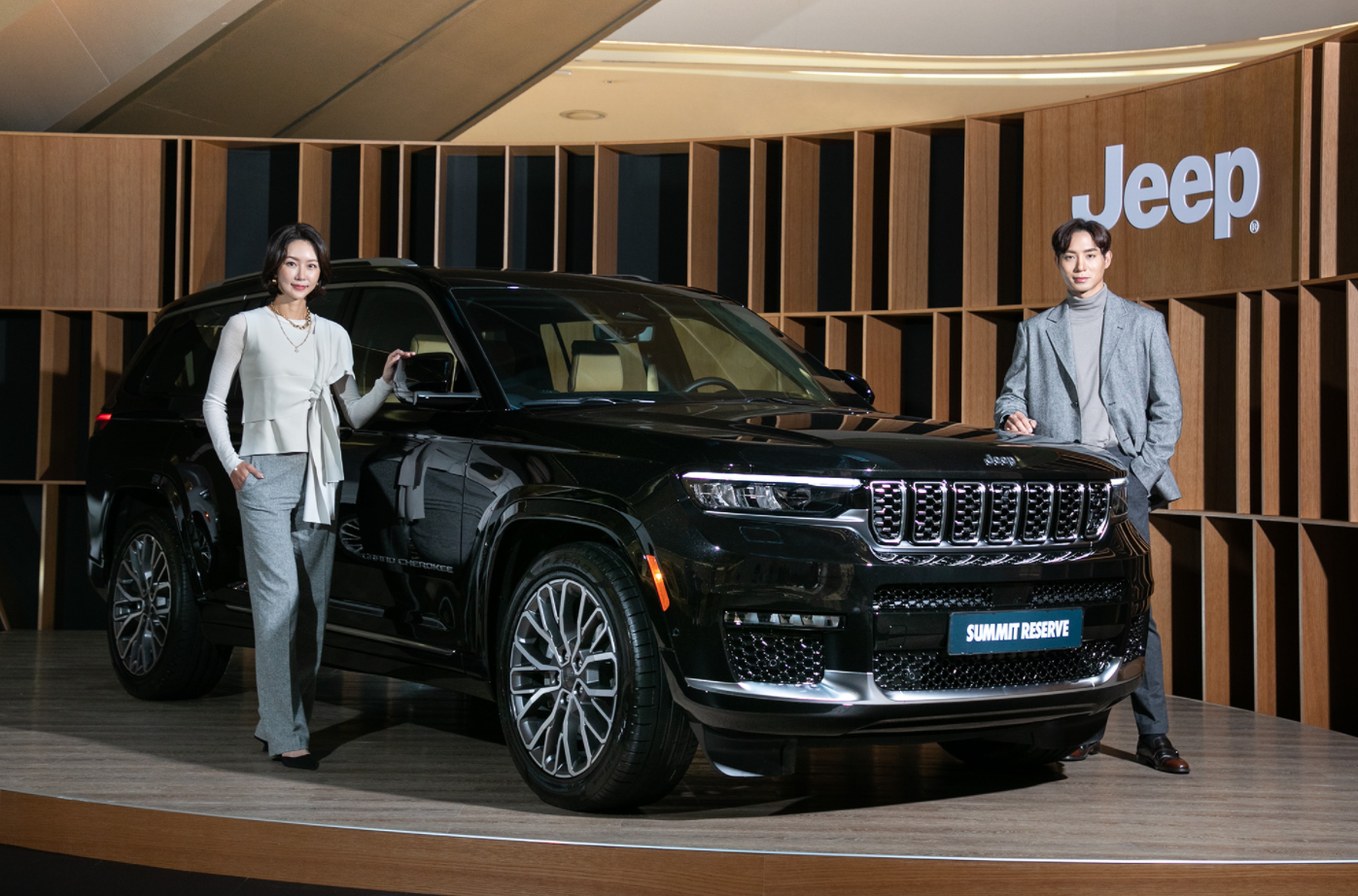 지프(Jeep®)가 11월 23일, 잠실 롯데월드몰 아트리움에서 브랜드 최초 3열 프리미엄 대형 SUV, ‘올 뉴 그랜드 체로키 ...