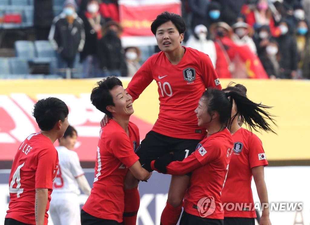 골 세리머니를 펼치는 한국 여자축구대표팀 선수들