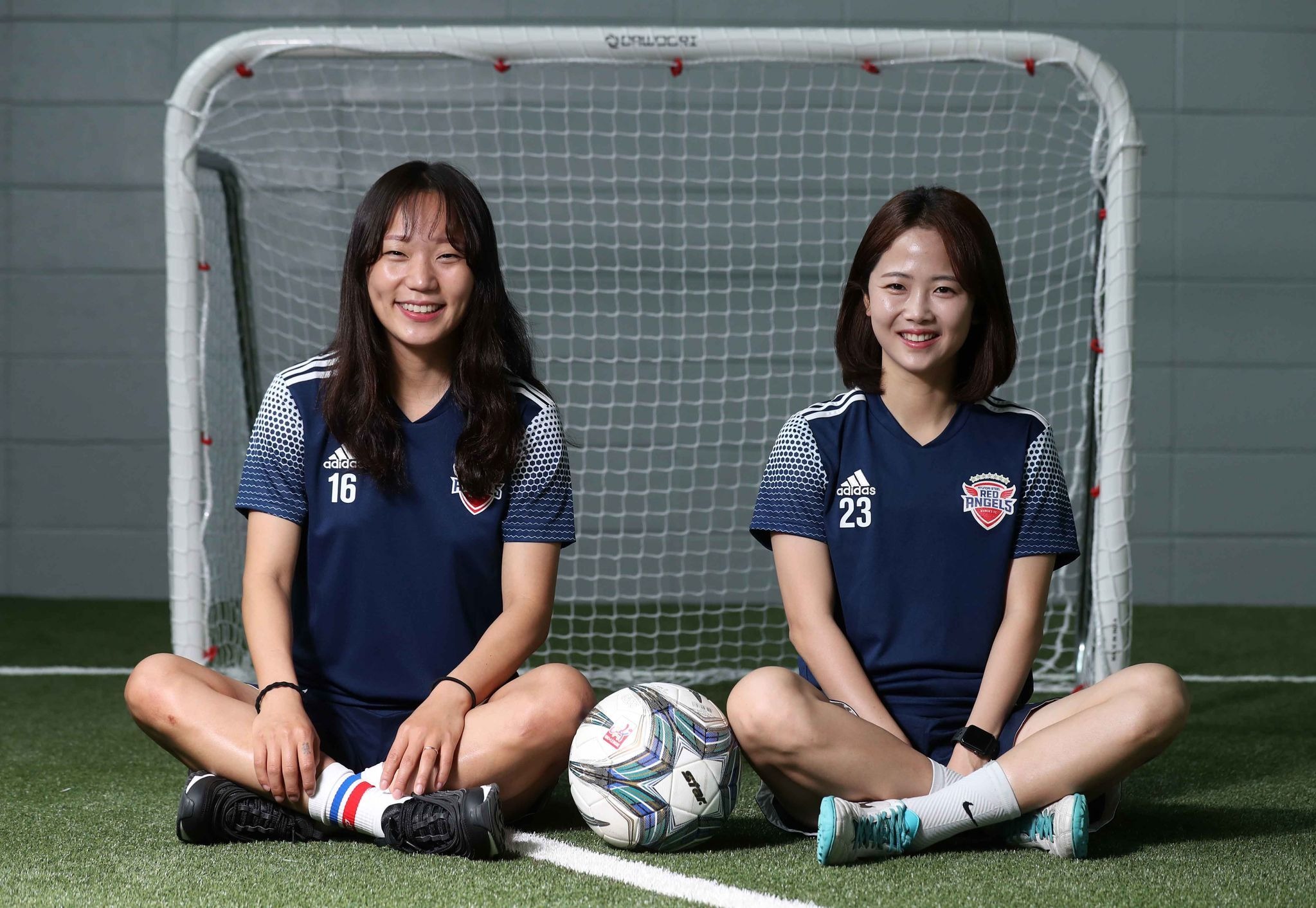 해외에 진출했다가 친정팀 현대제철로 돌아온 장슬기(왼쪽)와 이민아(오른쪽). 김상선 기자