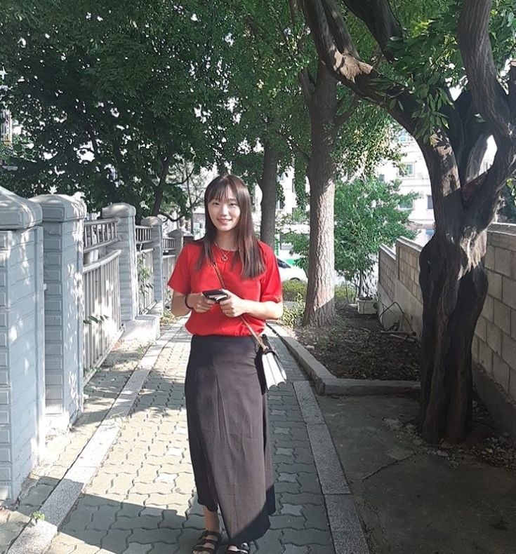그라운드 밖에서 사복을 입은 여자축구선수 장슬기. [사진 장슬기 인스타그램]