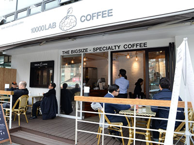 [2016.04.22 패션비즈] 프리미엄 테이크아웃의 트렌드를, 10000LAB COFFEE(만랩커피) : 만랩커피