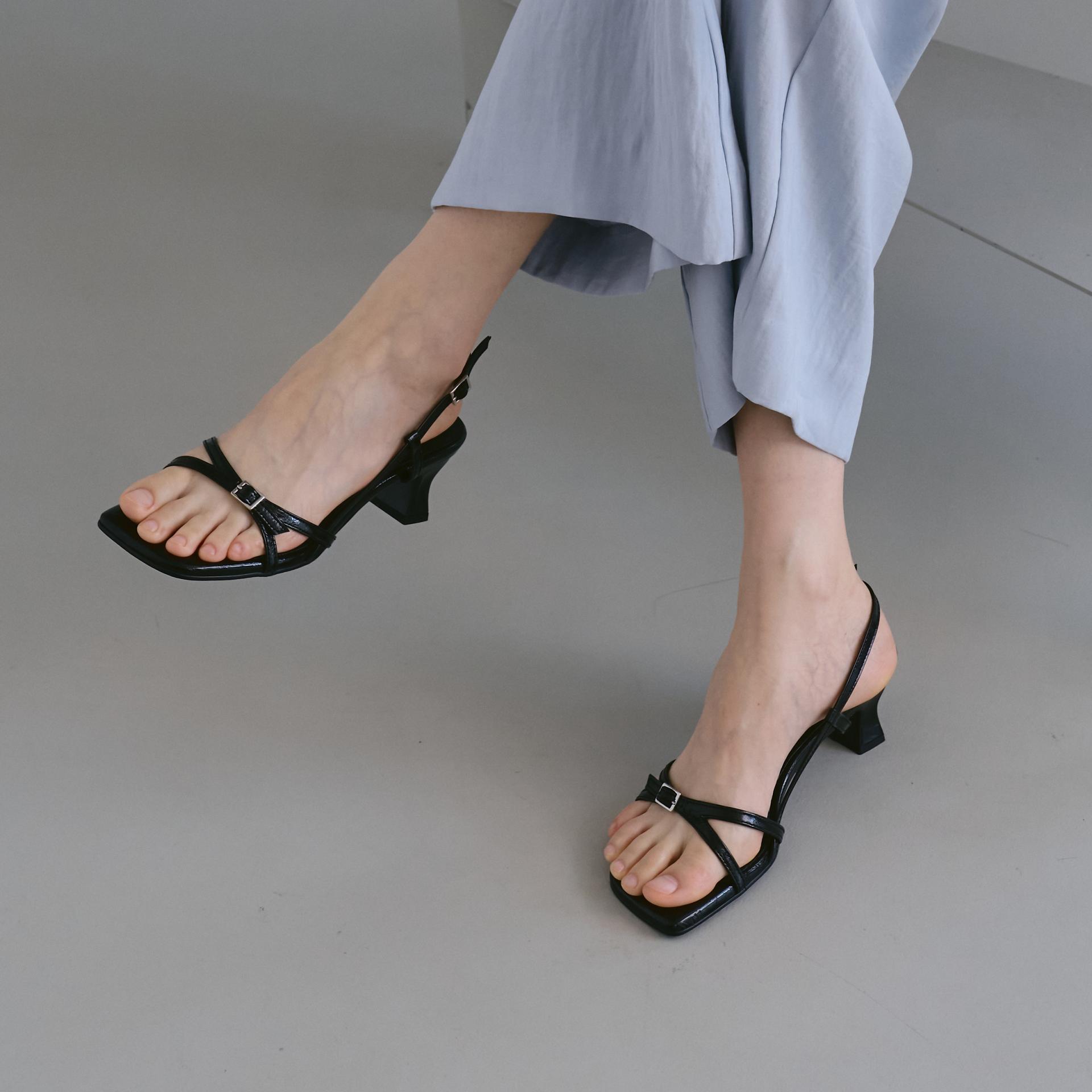 mauve sandals - black