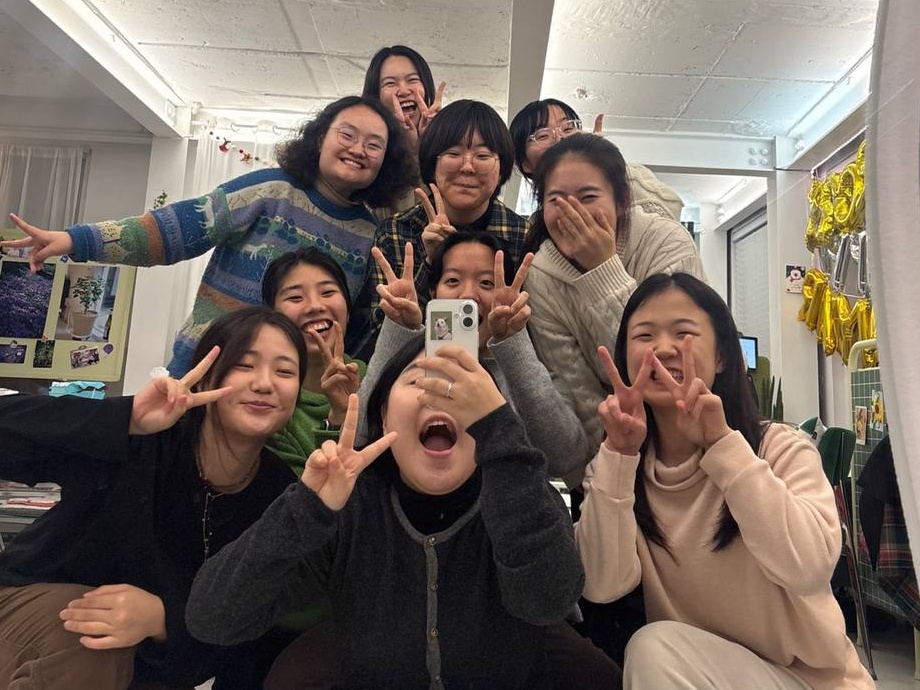 회원간담회 참여한 사람들의 단체 사진