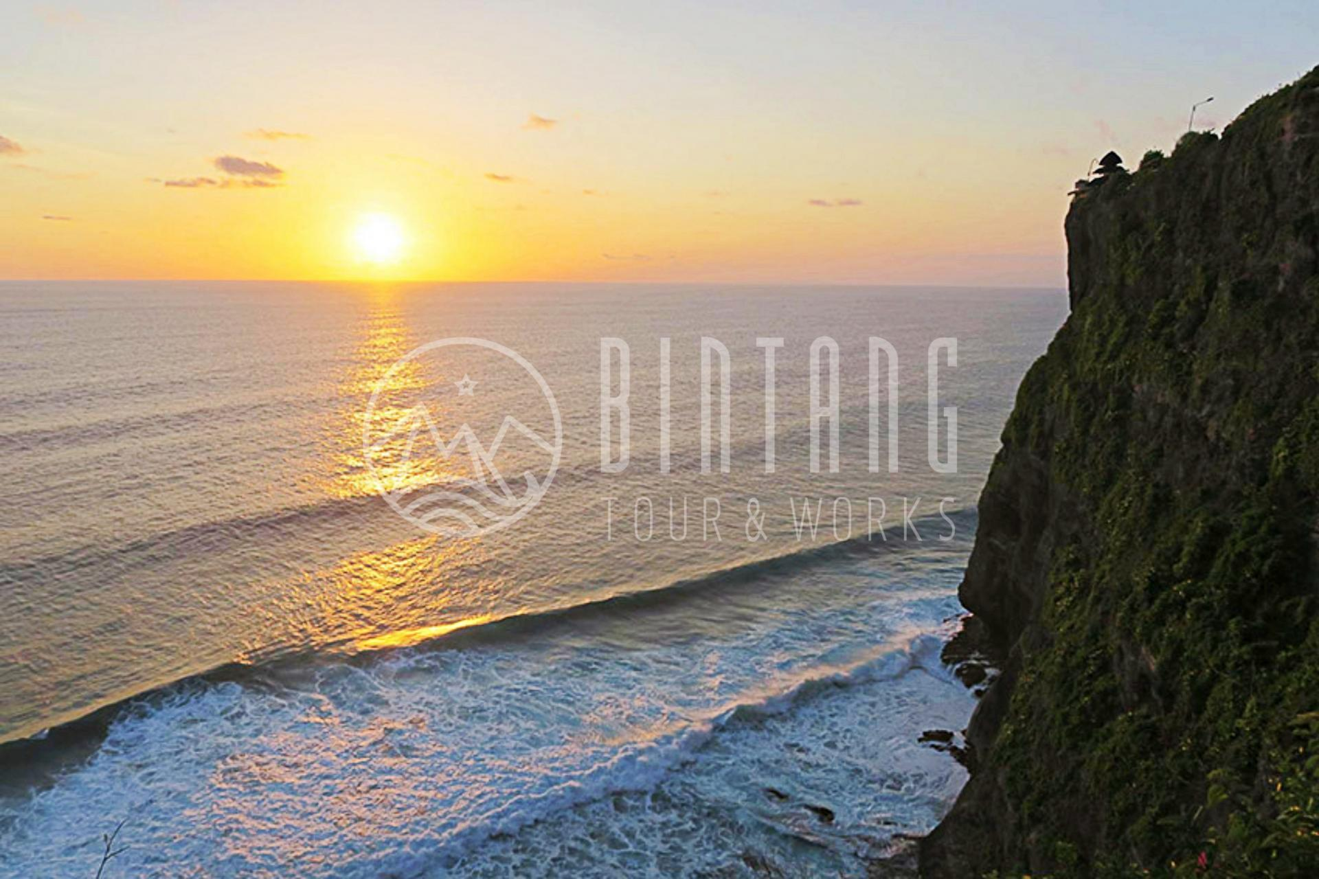 울루와뚜 사원이 있는 해안 절벽