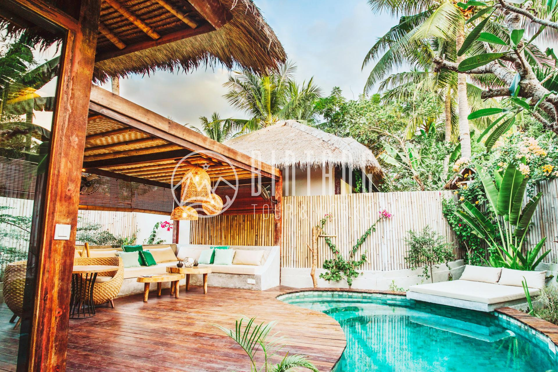 프라이빗 풀이 보이는 마조 빌라의 야외 공간