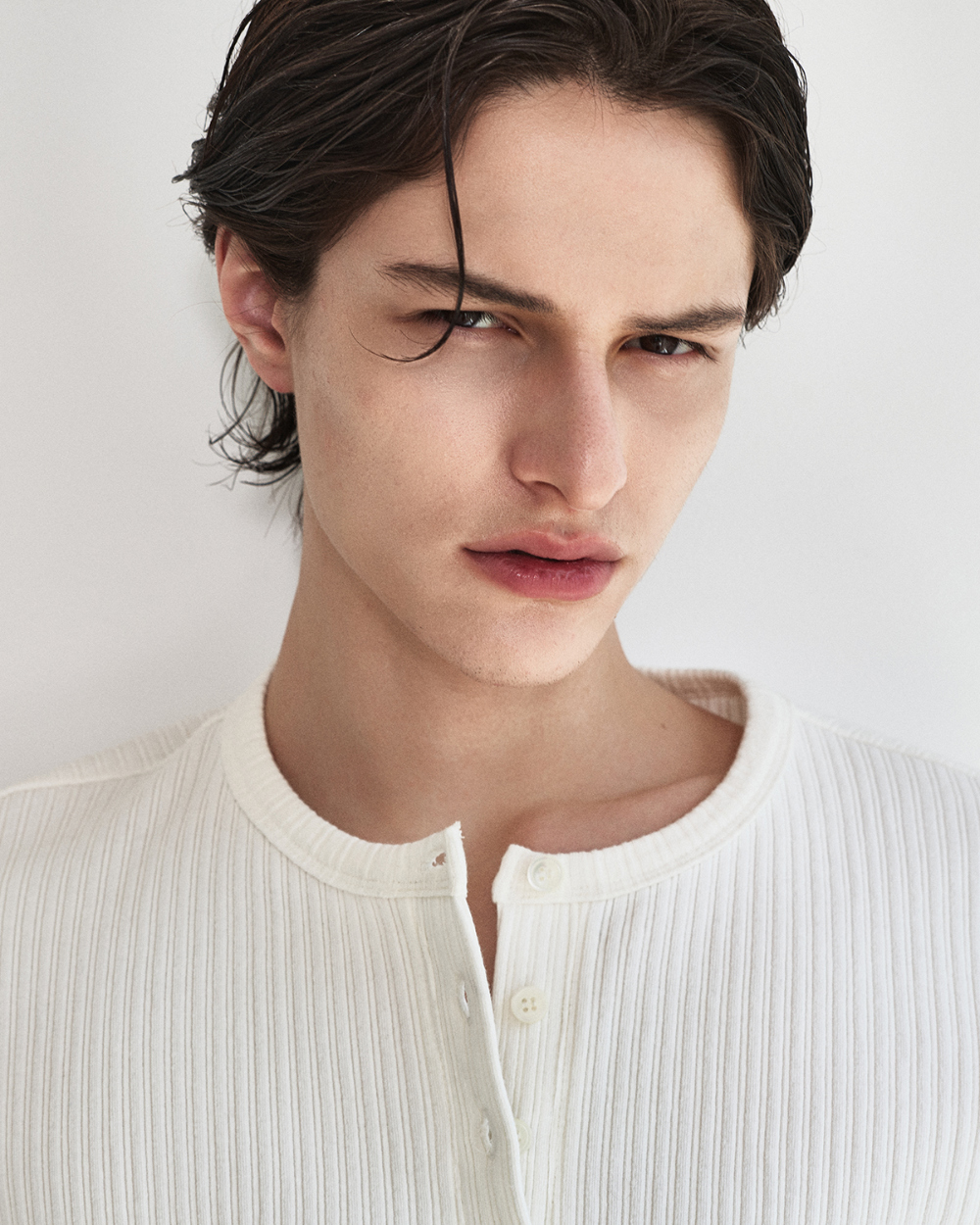 [kineto] Wale Cotton Henley Neck Top_White