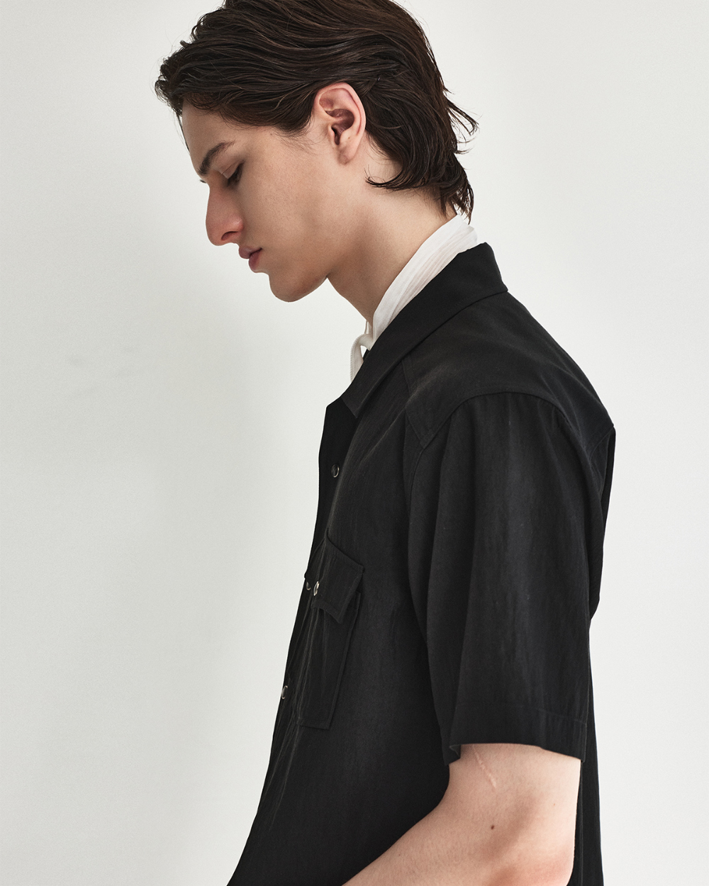 [kineto] Éclat Snap Open Collar Shirt_Black