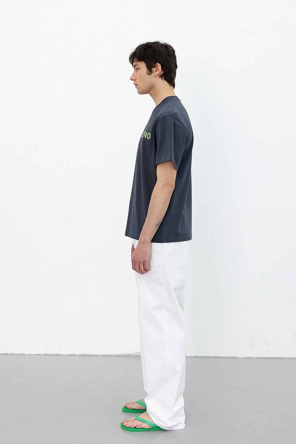 [ANYTIME LOREAK] PRIMROSE HALF TEE - CHARCOAL