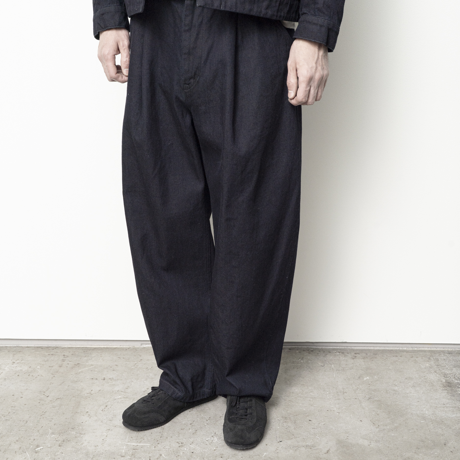 [STILL BY HAND] DN01263OS- 12oz denim deep tuck pants BLACK