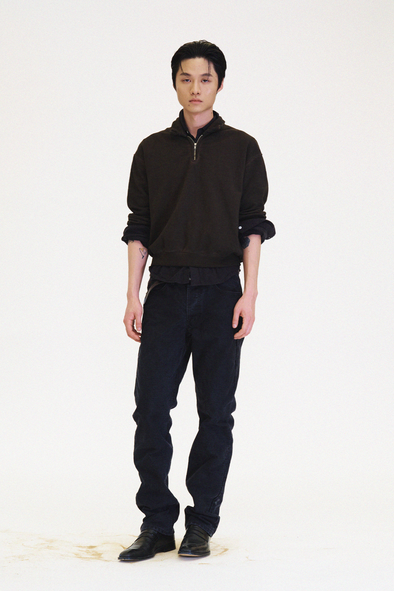 [SURFACE EDITION] OVERDYED HALF ZIP SWEAT CHARCOAL