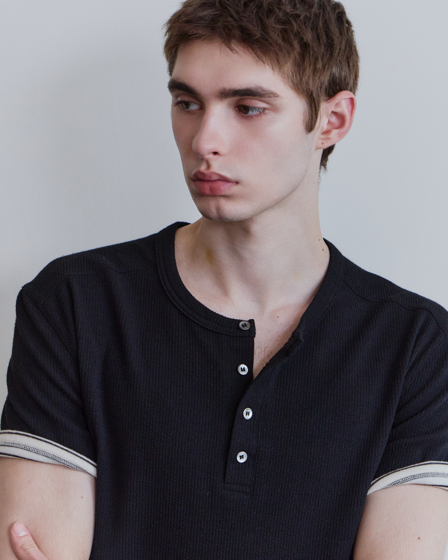 [WAVINESS] Ribbed Layered Henley-Neck T-shirts - Black