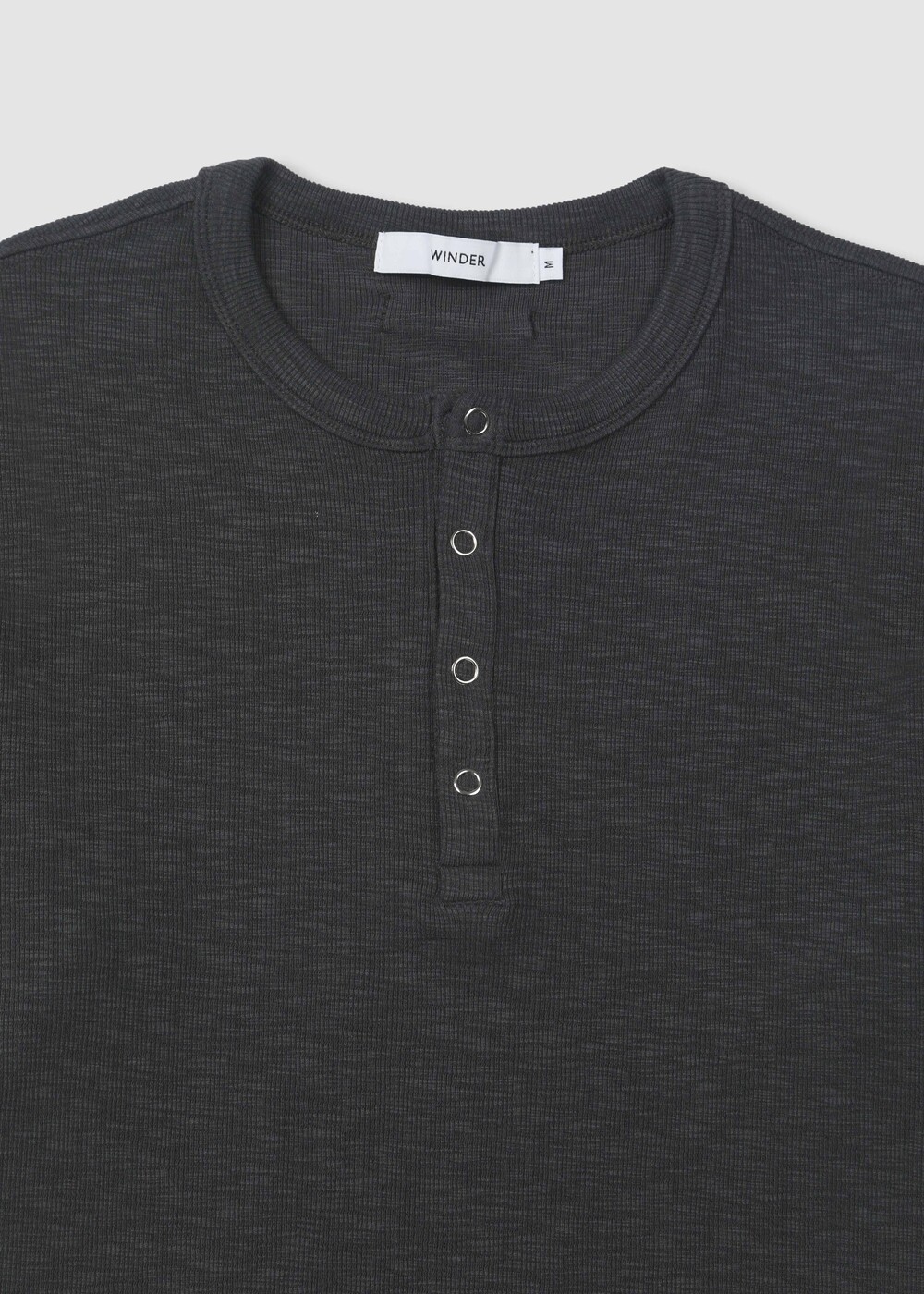[WINDER x 103 MONSIEUR EXCLUSIVE]] SNAP HENLEY NECK SHORT TOP - CHAROCAL [103 MONSIEUR EXCLUSIVE]