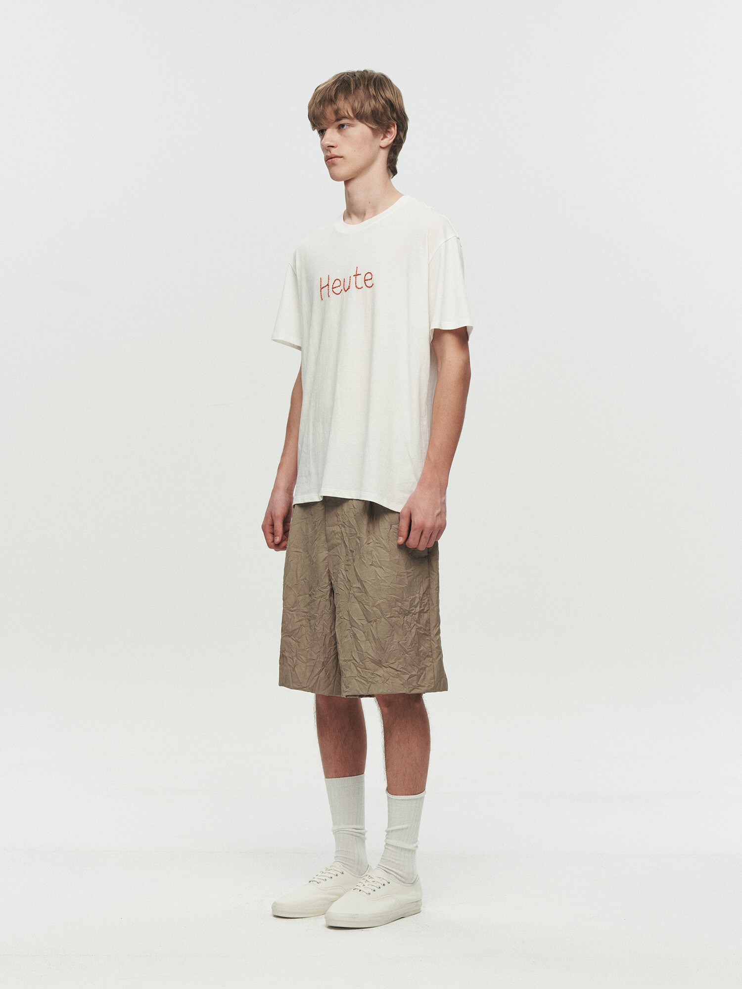 [HEUTE] BEADED LOGO T-SHIRT (WHITE)