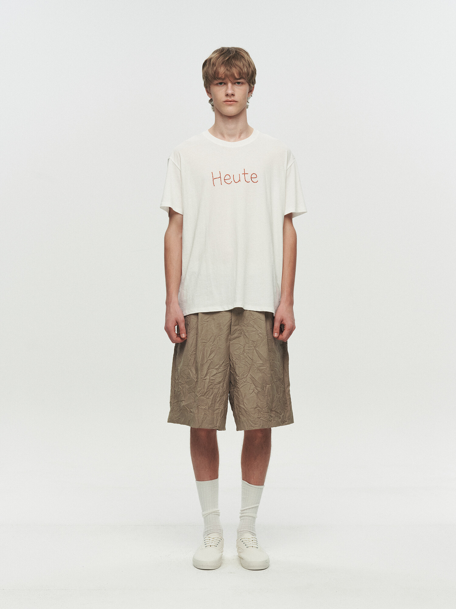 [HEUTE] BEADED LOGO T-SHIRT (WHITE)