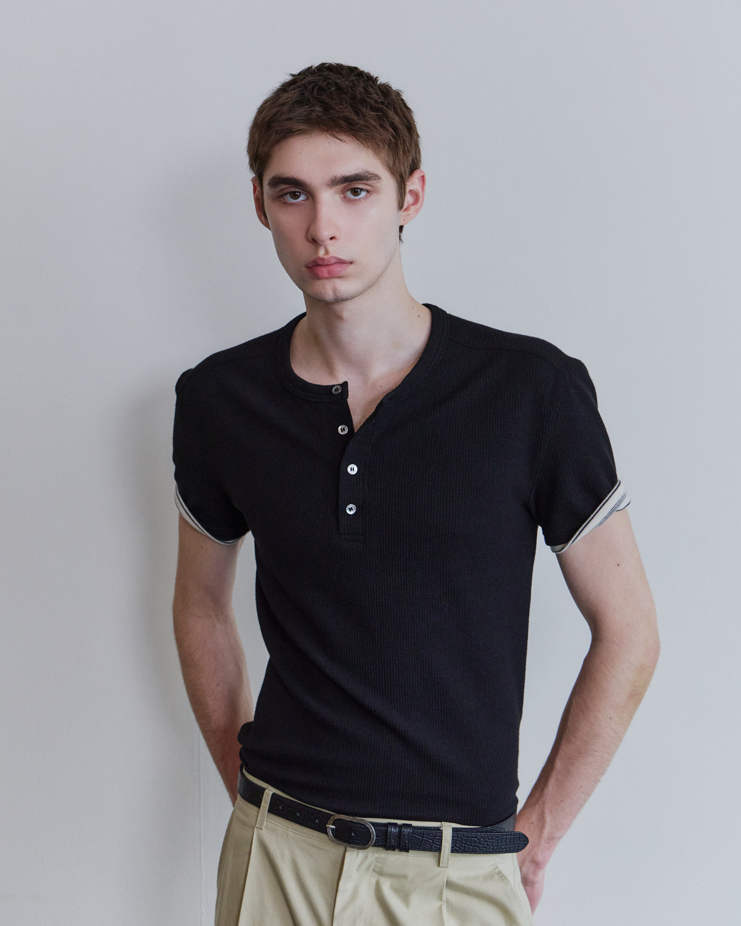 [WAVINESS] Ribbed Layered Henley-Neck T-shirts - Black