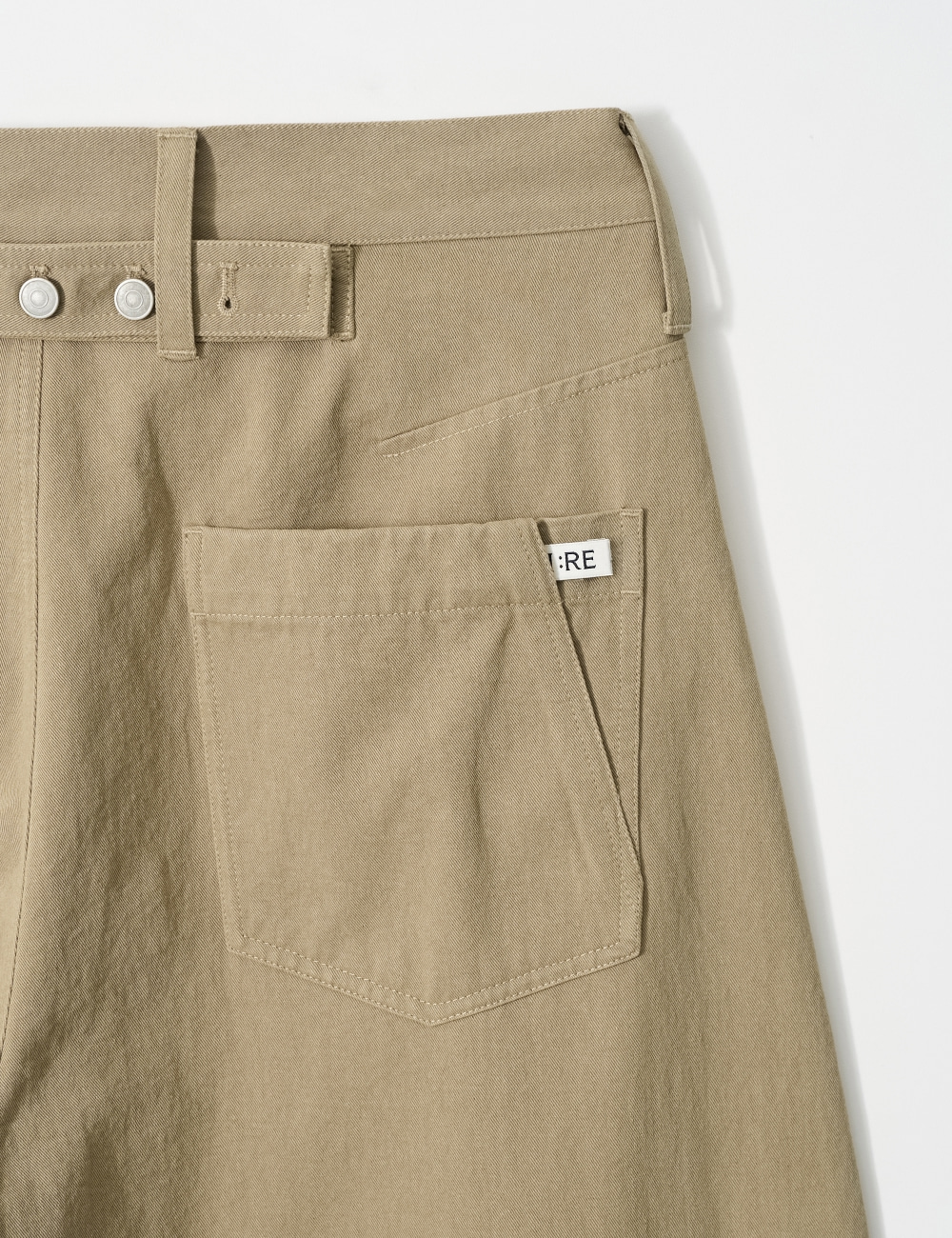 [GEN:RE] Arch Carpenter Chino Pants Beige