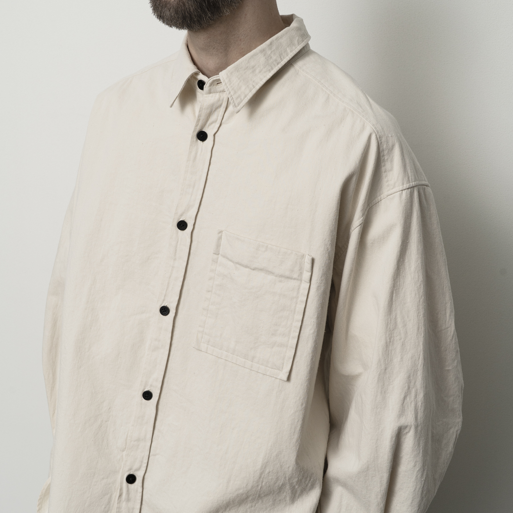 [STILL BY HAND] SH01263OS - Silk nep over shirt CHARCOAL