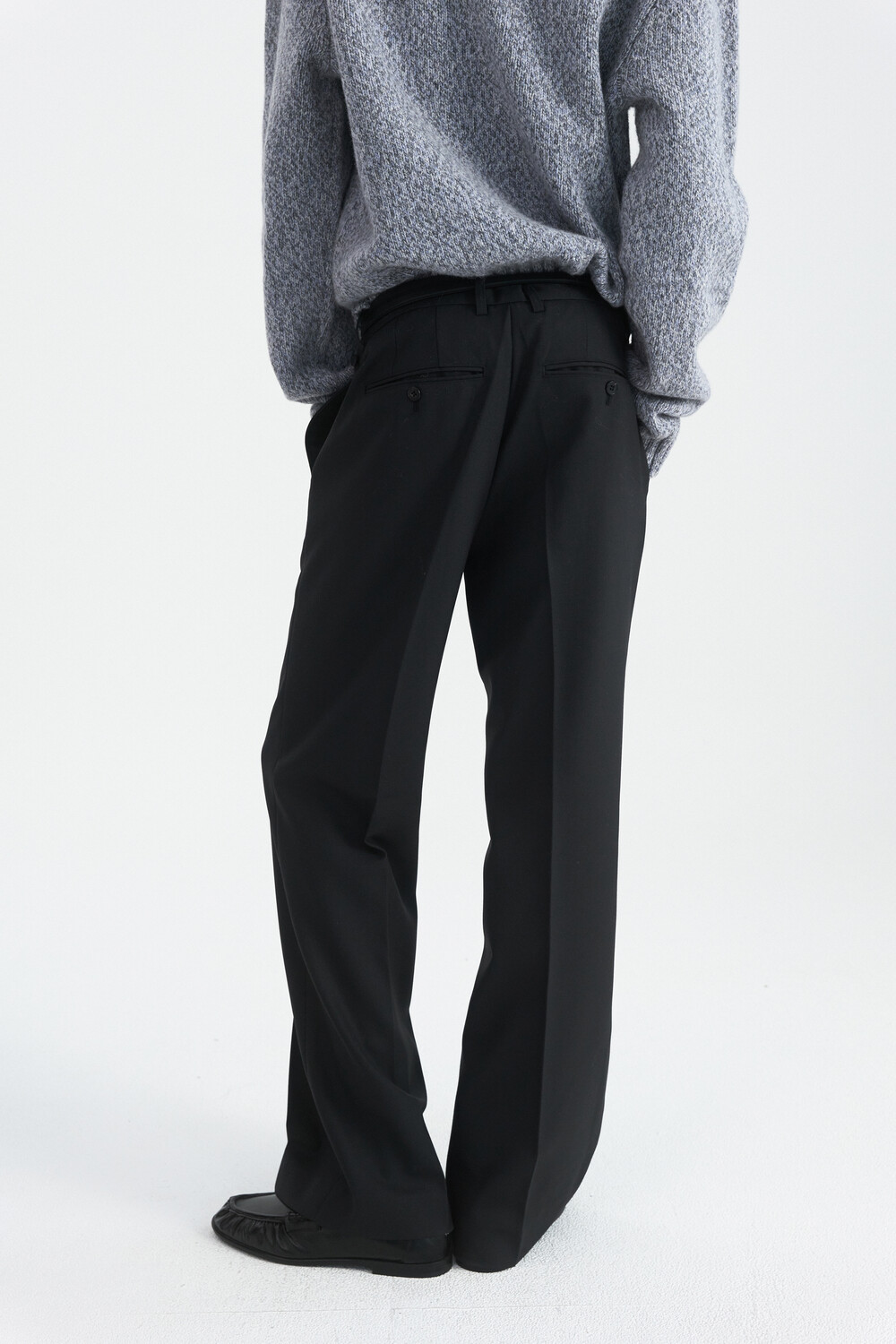 [WINDER] CORE WOOL SEMI-FLARED TROUSERS - CHARCOAL
