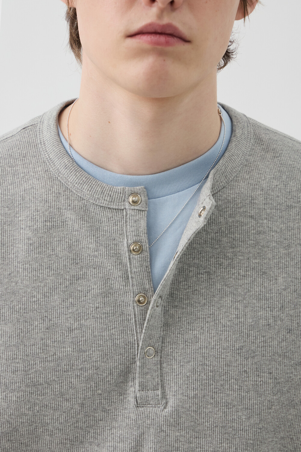 [WINDER] SNAP HENLEY NECK SHORT TOP - MELANGE GREY