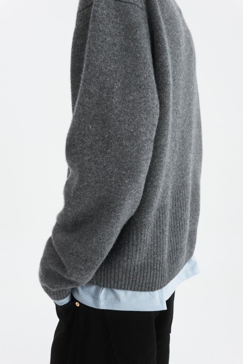 [WINDER] SLIT MERINO WOOL SWEATER - MELANGE GREY