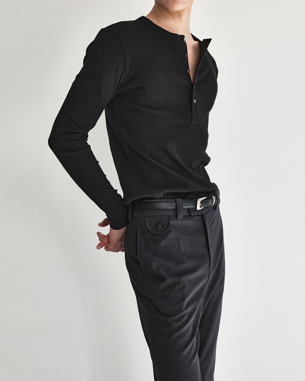[kineto] Fine Cotton Ribbed Henley Top_Black