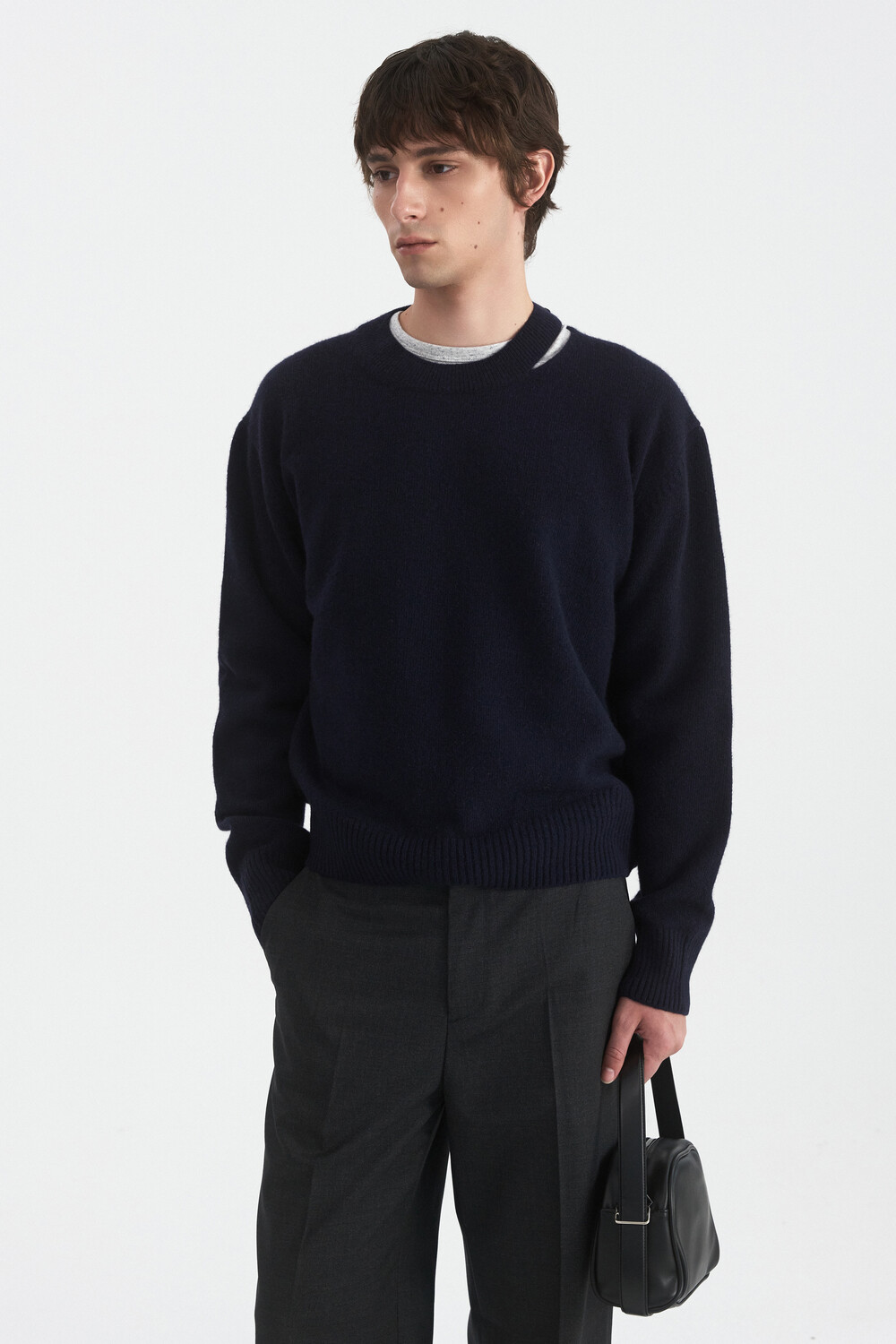[WINDER] SLIT MERINO WOOL SWEATER - NAVY