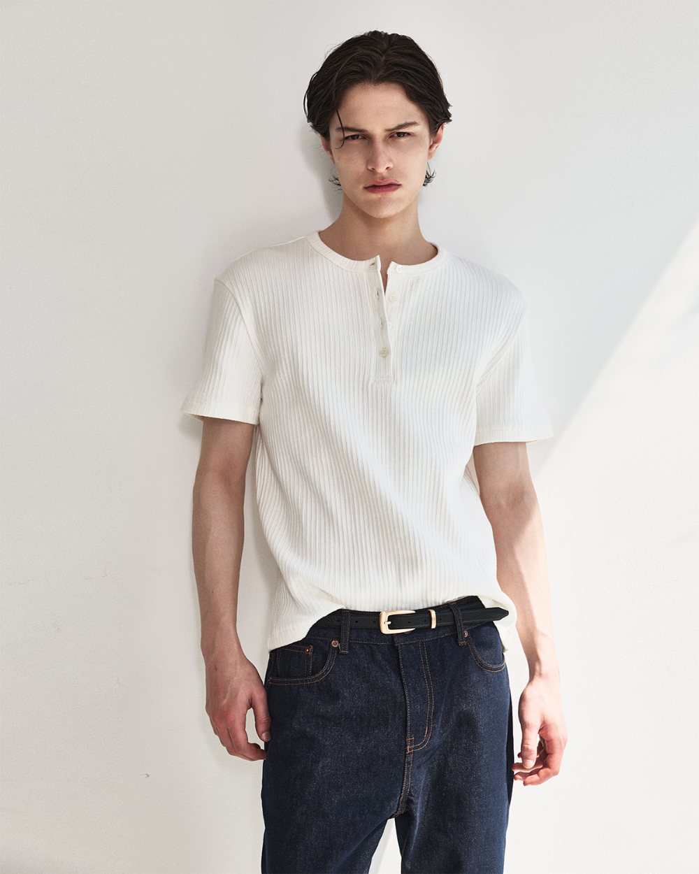 [kineto] Wale Cotton Henley Neck Top_White