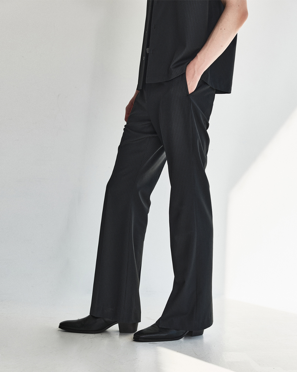 [kineto] Lustre Relaxed Wool Flare Pants_Stripe Black