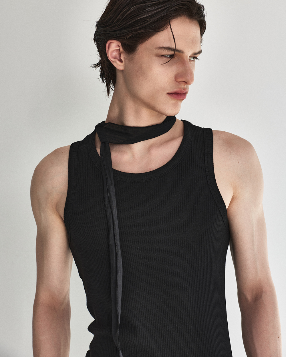 [kineto] Sleek Ribbed Sleeveless Top_Black