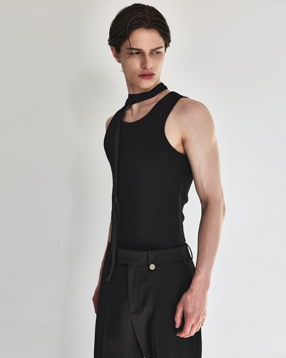 [kineto] Sleek Ribbed Sleeveless Top_Black
