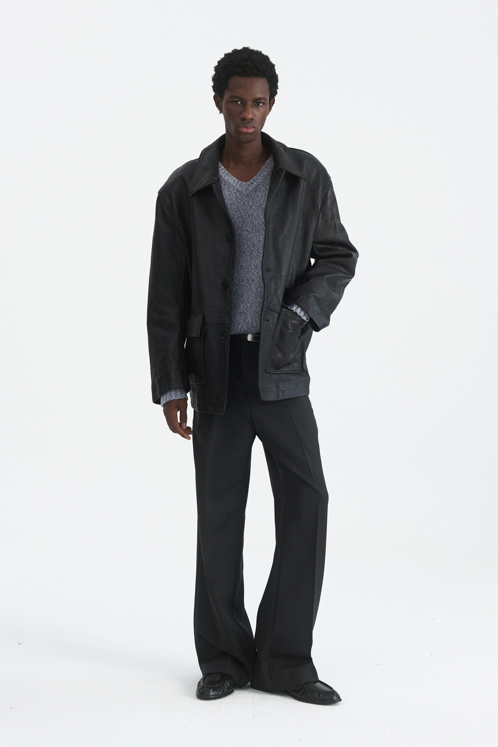 [WINDER] CORE WOOL SEMI-FLARED TROUSERS - CHARCOAL