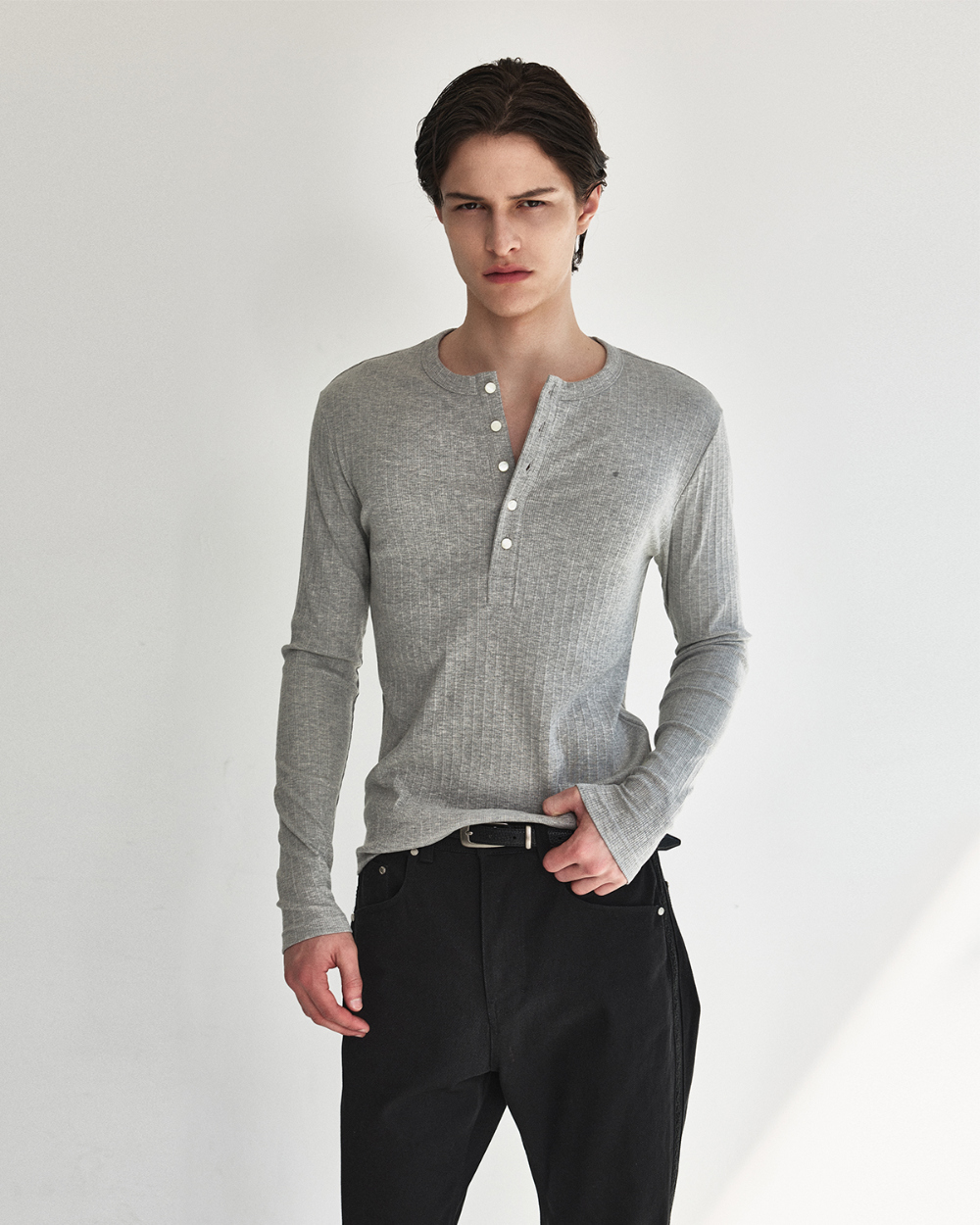 [kineto] Fine Cotton Ribbed Henley Top_Grey