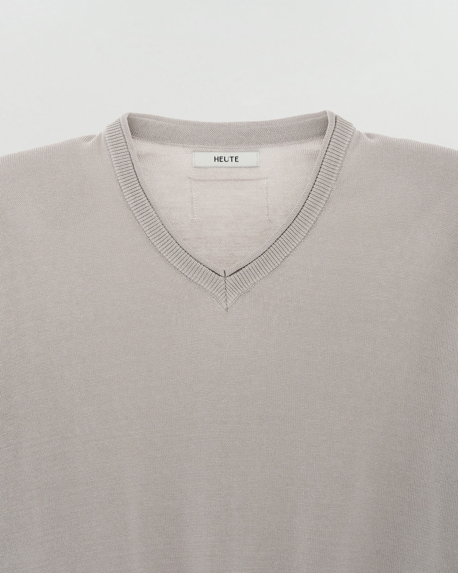 [HEUTE] NIEL COTTON V-NECK KNIT (L/GREY)