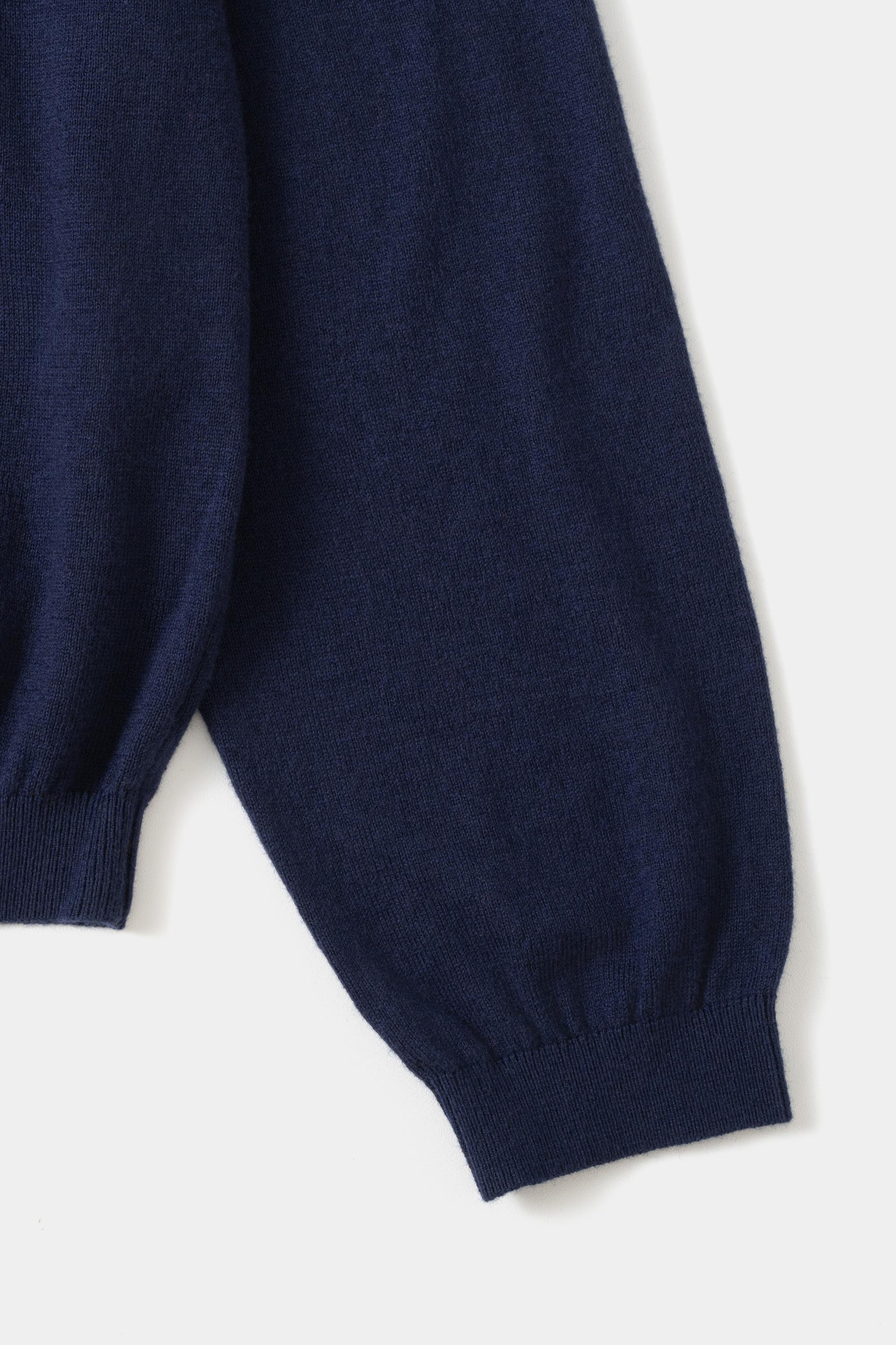 [KANGJUNGSEOK] V NECK KNIT NAVY