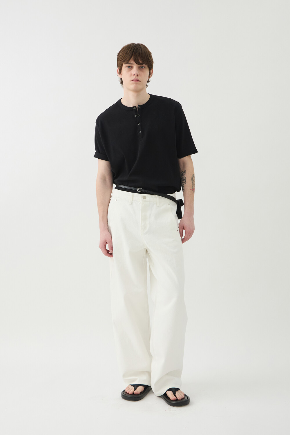 [WINDER] SNAP HENLEY NECK SHORT TOP - BLACK