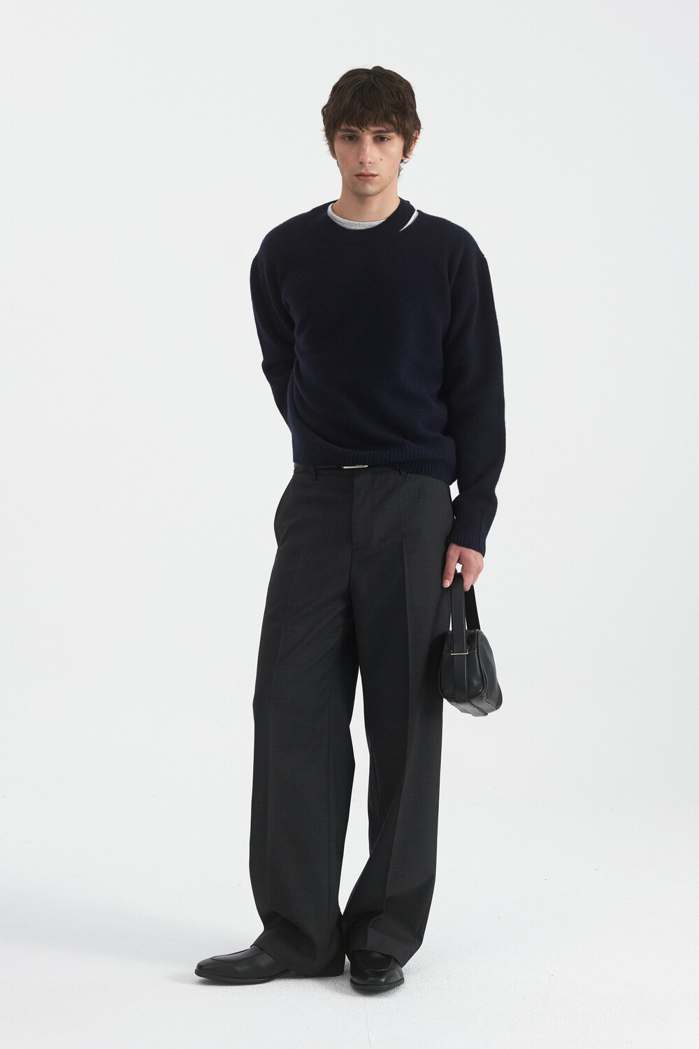 [WINDER] SLIT MERINO WOOL SWEATER - NAVY