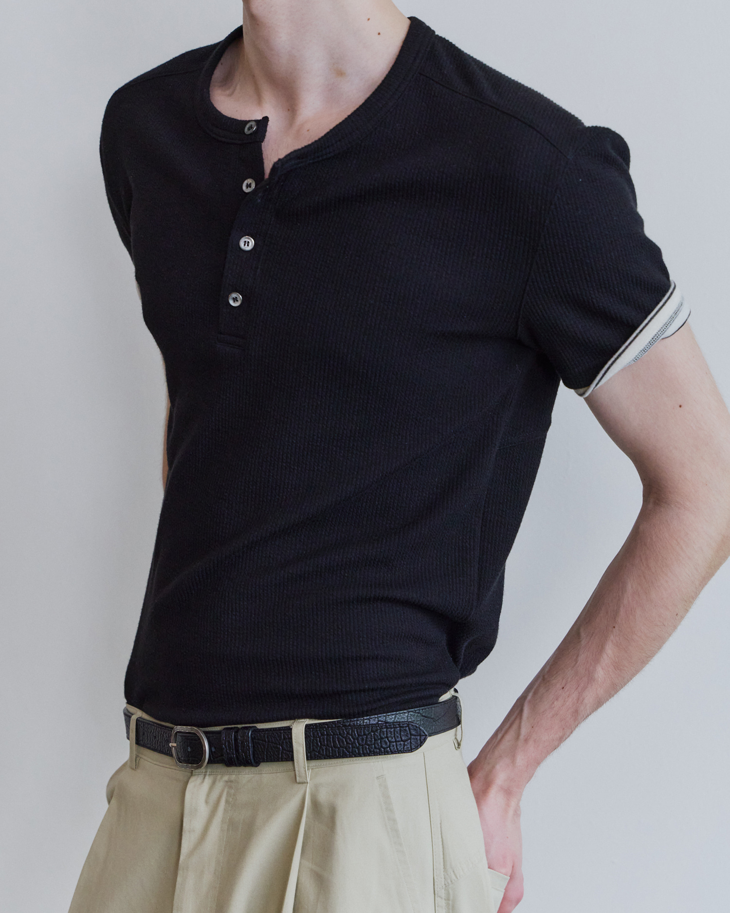 [WAVINESS] Ribbed Layered Henley-Neck T-shirts - Black